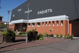 Aménagement paysager aux abords de la salle Jacques Anquetil